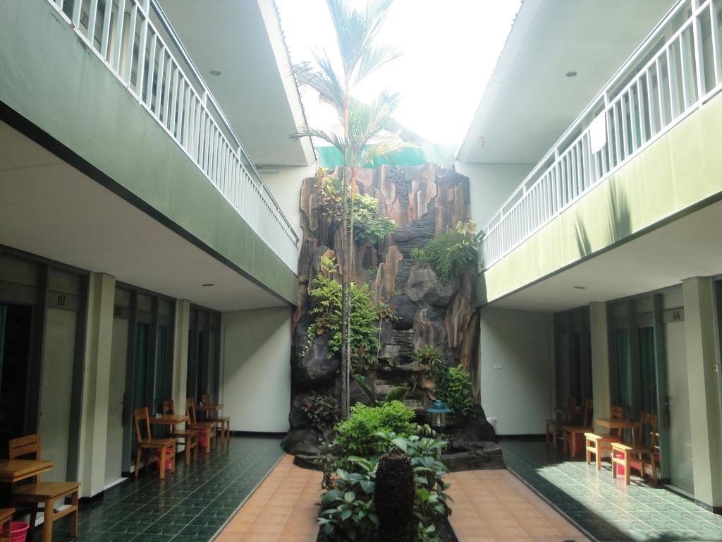 Hotel Trio Surakarta  Экстерьер фото