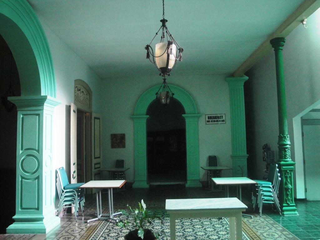 Hotel Trio Surakarta  Экстерьер фото