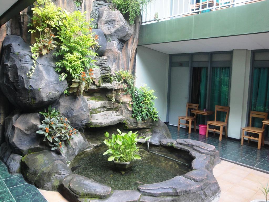 Hotel Trio Surakarta  Экстерьер фото