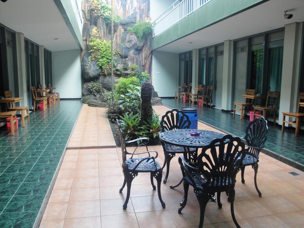 Hotel Trio Surakarta  Экстерьер фото