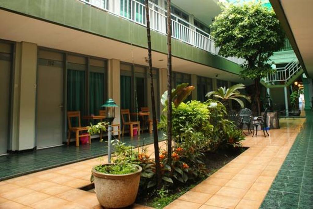 Hotel Trio Surakarta  Экстерьер фото